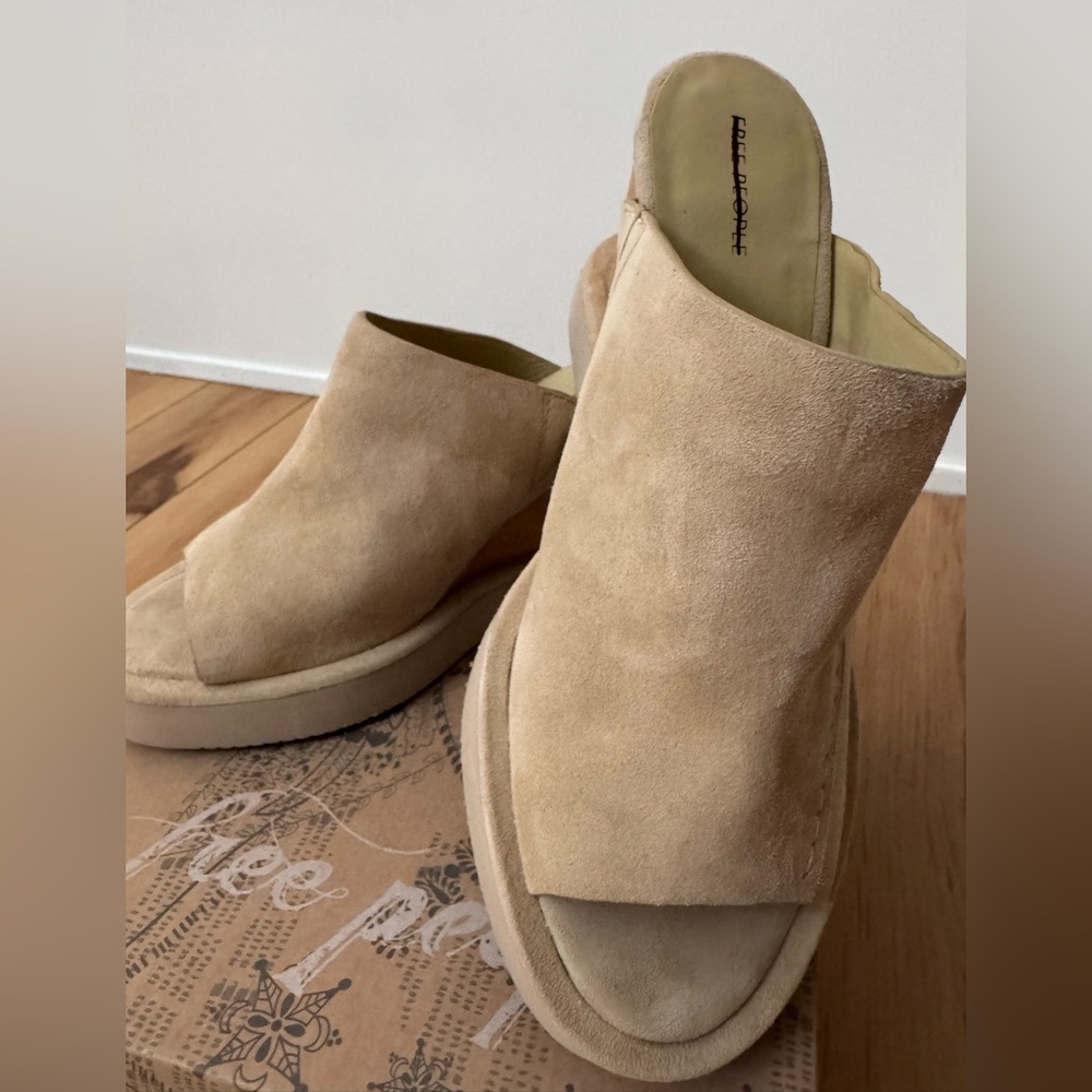 Free People Women's Running in Wedges Mule, Cafe size 8 - Picture 6 of 7